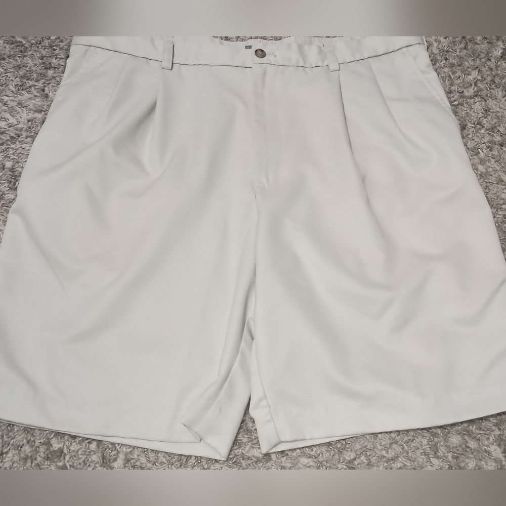 Izod Golf Shorts  Men Size 38 Color Cream Golfing Walking Tennis Casual...